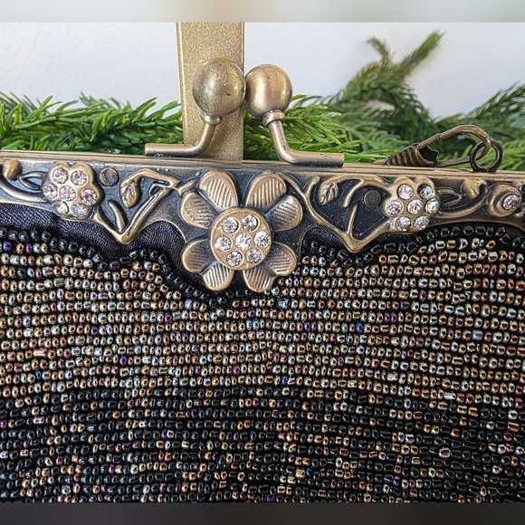 Vintage Inspired Black & Gold Kisslock Evening Bag- Crossbody/Clutch - Picture 5 of 11